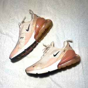 Nike Air Max 270s Women’s 9